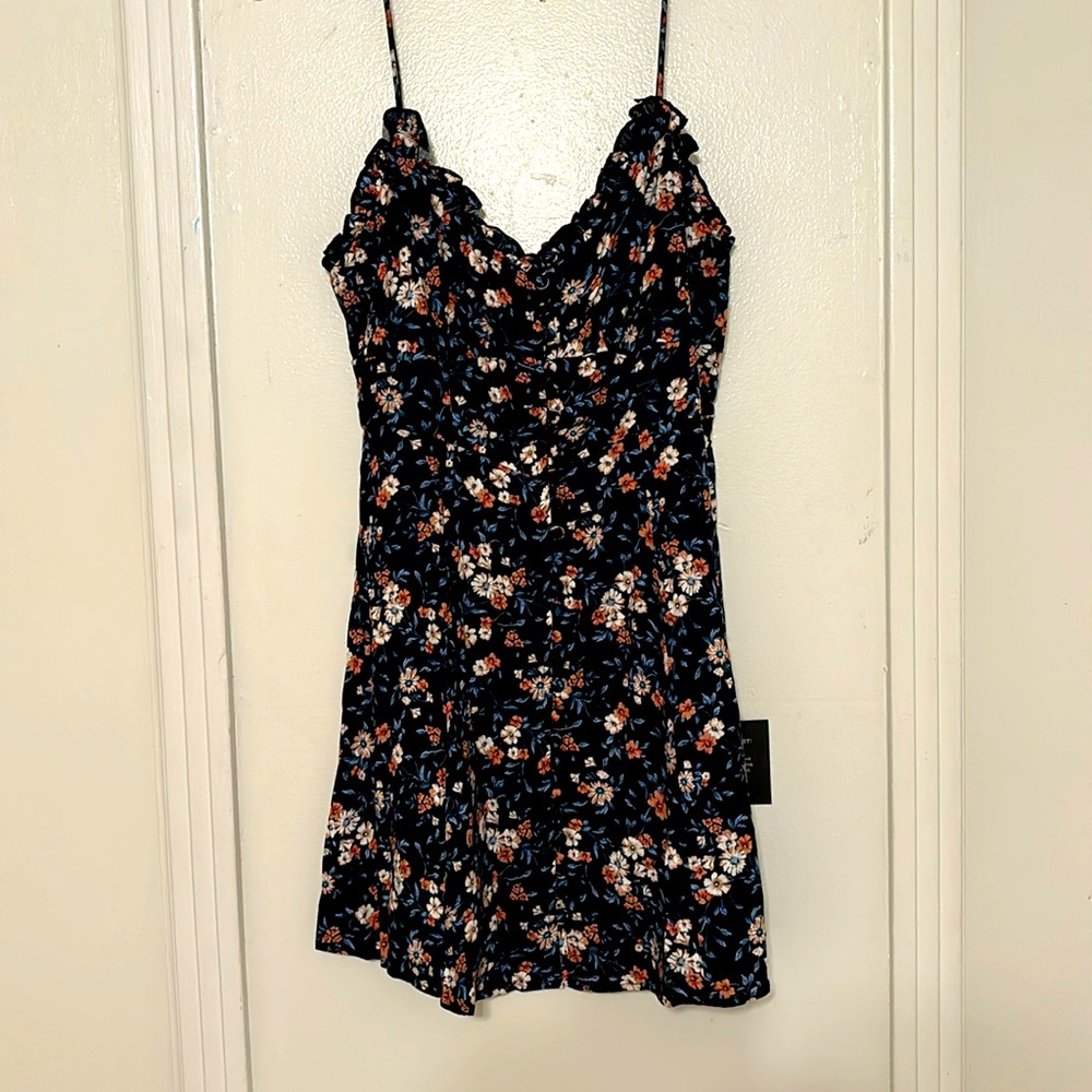 Lulus NWT Summer Dress size small fully lined in excellent condition